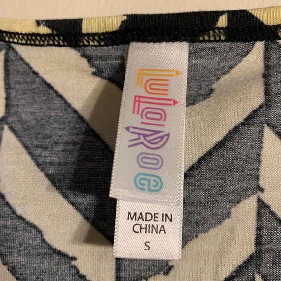 EUC Lularoe Perfect Tee - Picture 3 of 3